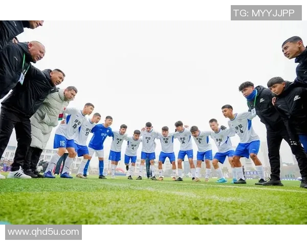 哈维西蒙斯的崛起之路：从青训小将到足球场上的闪耀明星